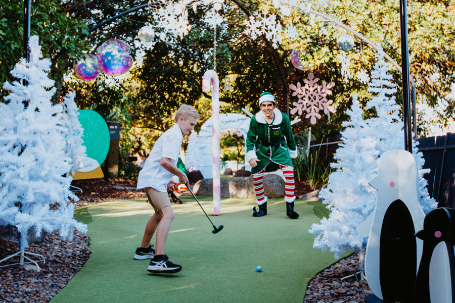 Christmas Putt Putt 2023, Child Putting